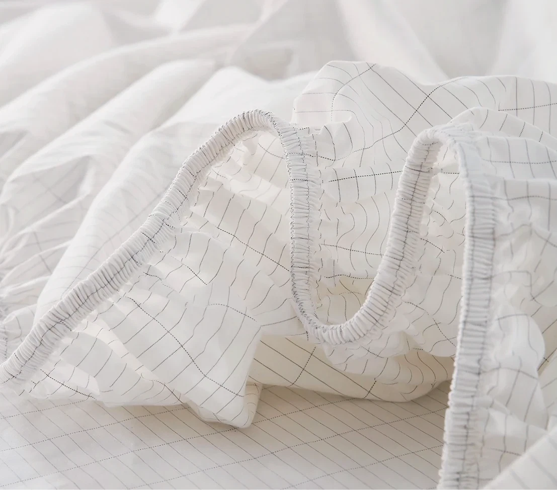 Close-up of the silver grid woven through the Velin sheet